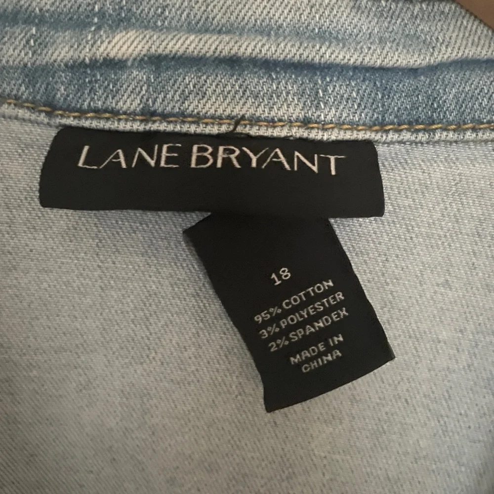 🧥 Cropped and Distressed Jean Jacket 🧥 - Picture 4 of 7